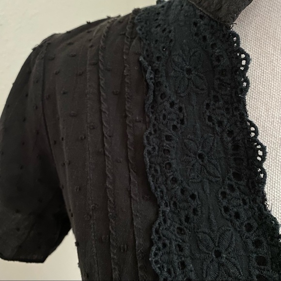 Love on a Hanger Black Swiss Dot Mock Neck Crochet Panel Front Blouse Sz Lg - Picture 9 of 9